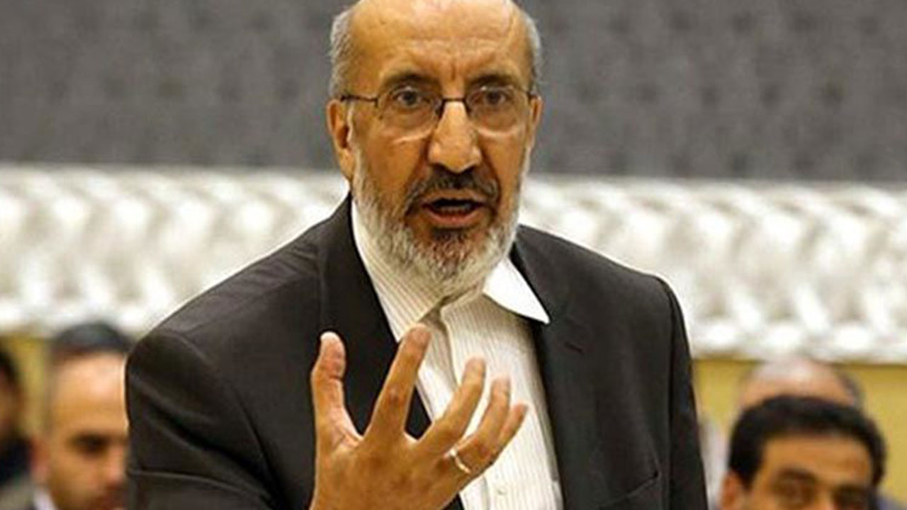 Foto - Abdurrahman Dilipak isim vererek tepki gösterdi: Namaz kılıyor ve karısının da başı örtülü