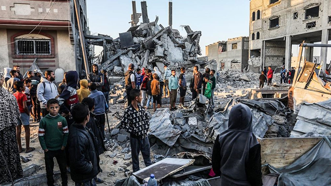 Foto - Abdurrahman Dilipak isim vererek tepki gösterdi: Namaz kılıyor ve karısının da başı örtülü
