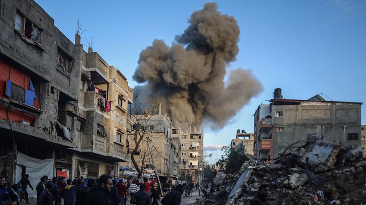 Foto - Abdurrahman Dilipak isim vererek tepki gösterdi: Namaz kılıyor ve karısının da başı örtülü