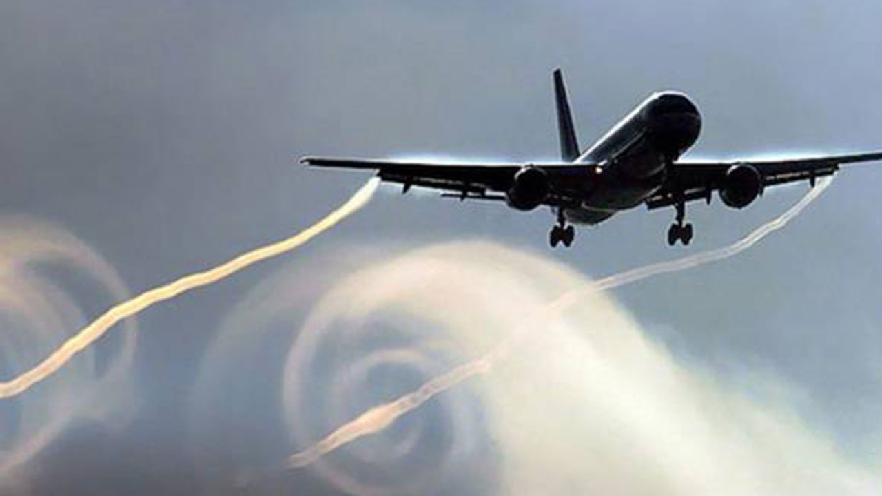 Foto - Abdurrahman Dilipak'tan gündemi altüst edecek chemtrail çıkışı: Türkiye'nin tepesinden ölüm yağdırıyolar