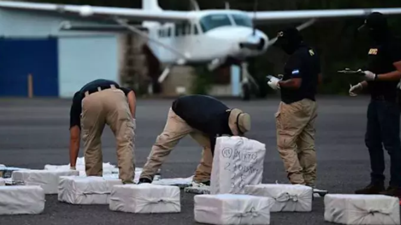 Foto - ABD'ye bir rest daha! Gizli uçak pisti imha edildi