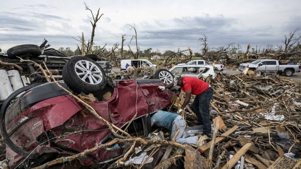 ABD'yi hortum vurdu: 15 ölü