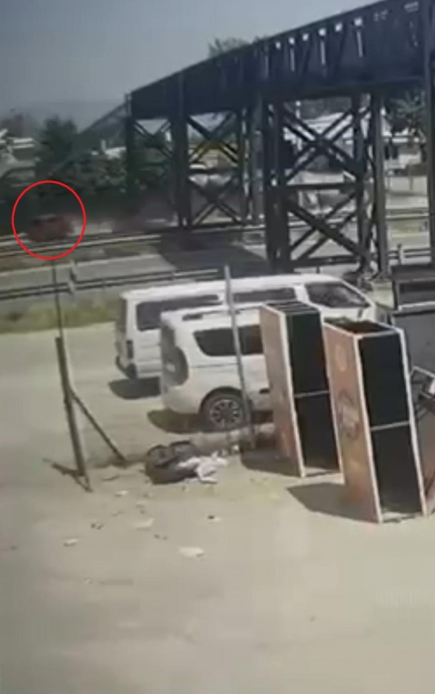 Foto - Abi kardeşin karıştığı feci kaza güvenlik kamerasına böyle yansıdı