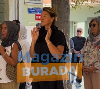 Foto - Açelya Akkoyun, başı açık, dizindeki etekle namaz kıldı! "Omzundaki başörtü çok güzelmiş"