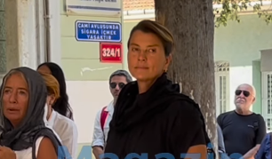 Foto - Açelya Akkoyun, başı açık, dizindeki etekle namaz kıldı! "Omzundaki başörtü çok güzelmiş"