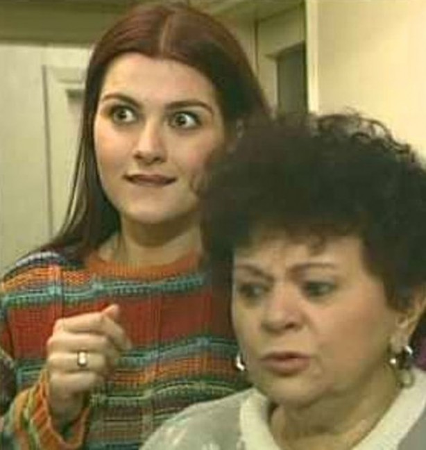 Foto - Açelya Akkoyun, başı açık, dizindeki etekle namaz kıldı! "Omzundaki başörtü çok güzelmiş"