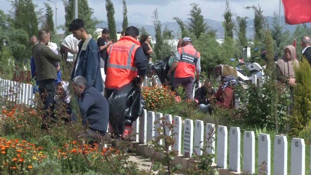 Foto - Acı dolu yürekleriyle görevlerinin başındalar