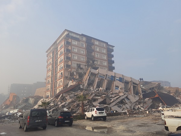 Foto - Acı gerçeği böyle ifade etti: "Hatay haritadan silinmiş"