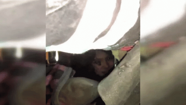 Foto - Acı içinde dökülen sevinç gözyaşları