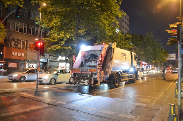Foto - Acı kaza! İşitme engelli sürücü çöp kamyonunun altında can verdi