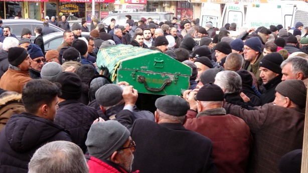 Acı olay! Kızının enkazdan kurtarılmasını bekleyen baba kalp krizi sonucu vefat etti