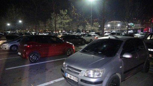 Foto - Açık otoparktaki 35 aracın camını kırdı