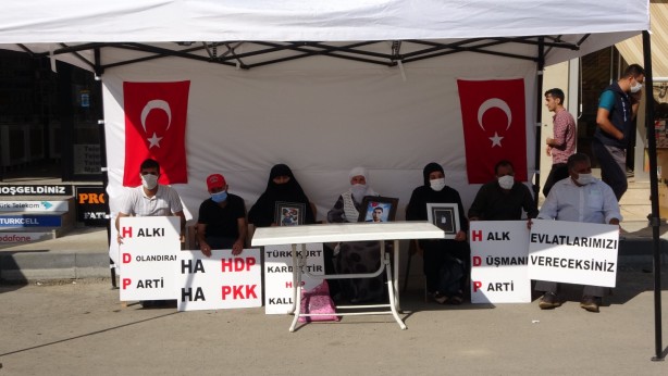 Foto - Acılı ailelerin feryadı: HDP ve PKK nasıl bizim ciğerimizi yaktıysa Allah ta onların ciğerini yaksın!