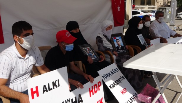 Acılı ailelerin feryadı: HDP ve PKK nasıl bizim ciğerimizi yaktıysa Allah ta onların ciğerini yaksın!