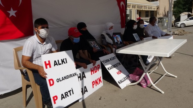 Foto - Acılı ailelerin feryadı: HDP ve PKK nasıl bizim ciğerimizi yaktıysa Allah ta onların ciğerini yaksın!