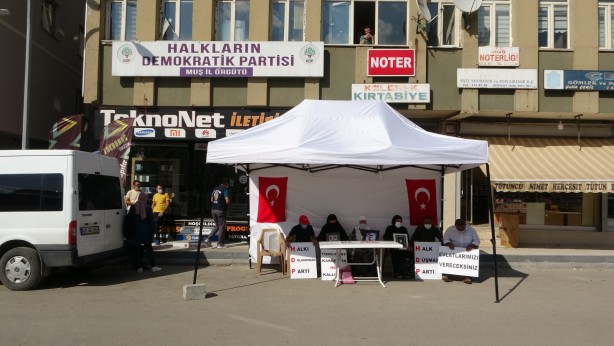 Foto - Acılı ailelerin feryadı: HDP ve PKK nasıl bizim ciğerimizi yaktıysa Allah ta onların ciğerini yaksın!