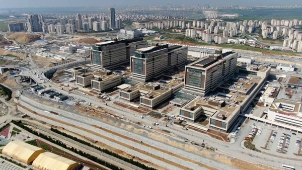 Açılışına artık saatler kaldı! Başakşehir Şehir Hastanesi'nin son hali havadan böyle görüntülendi