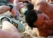 Foto - Acımasız anlar! Kobra kanı içip, dişleriyle tavuk kafası kesiyorlar 