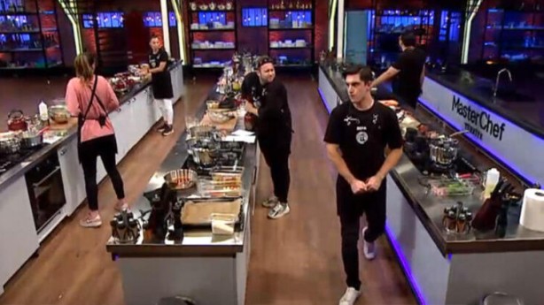 Foto - Acun iyice zıvanadan çıktı! Ahlaksızlıktan sonra şimdi de kandan besleniyor