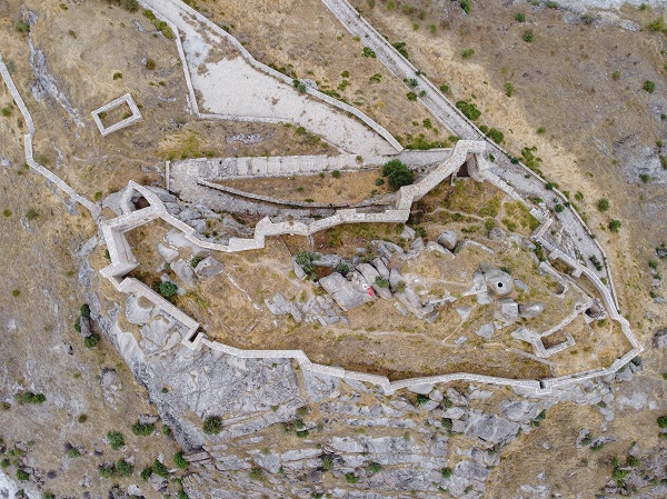 Foto - Ada görünümlü tarihi yapı: Pertek Kalesi