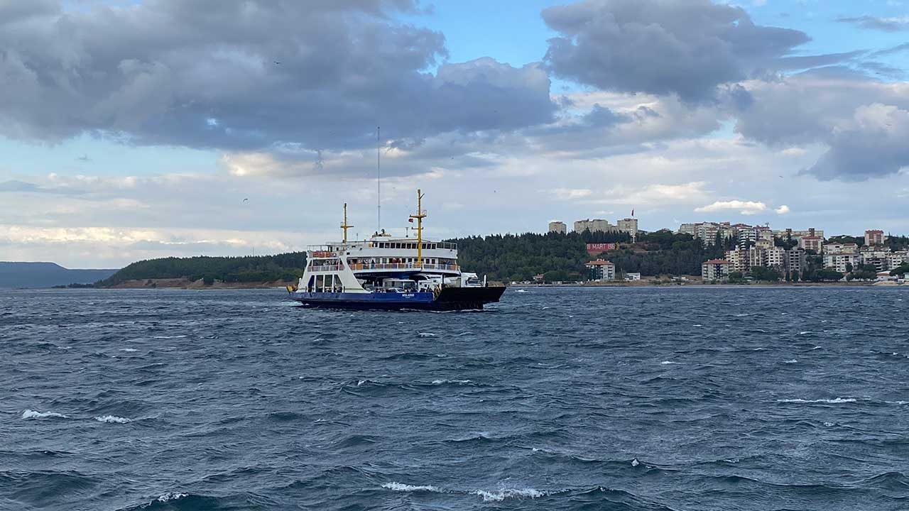 Adalara ulaşımda fırtına engeli! Bozcaada ve Gökçeada feribot seferleri ardı ardına iptal edildi!