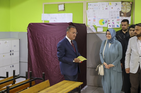 Foto - Adalet Bakanı Bozdağ, oyunu kullandı