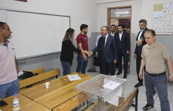 Foto - Adalet Bakanı Bozdağ, oyunu kullandı