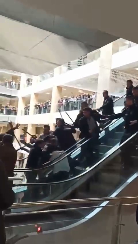Foto - Adana Adliyesi fena karıştı! Güvenlik görevlilerinden coplarını alıp...