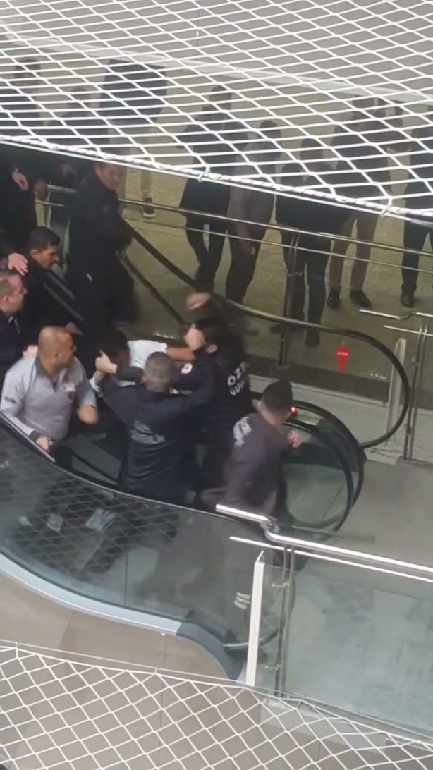 Foto - Adana Adliyesi fena karıştı! Güvenlik görevlilerinden coplarını alıp...