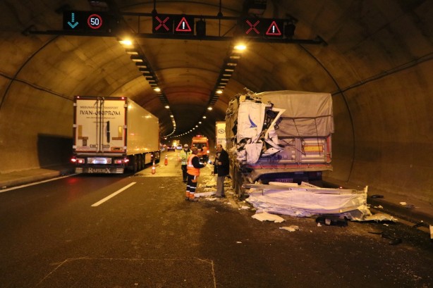 Foto - Adana-Ankara Otoyolu'nda zincirleme kaza: 4 yaralı