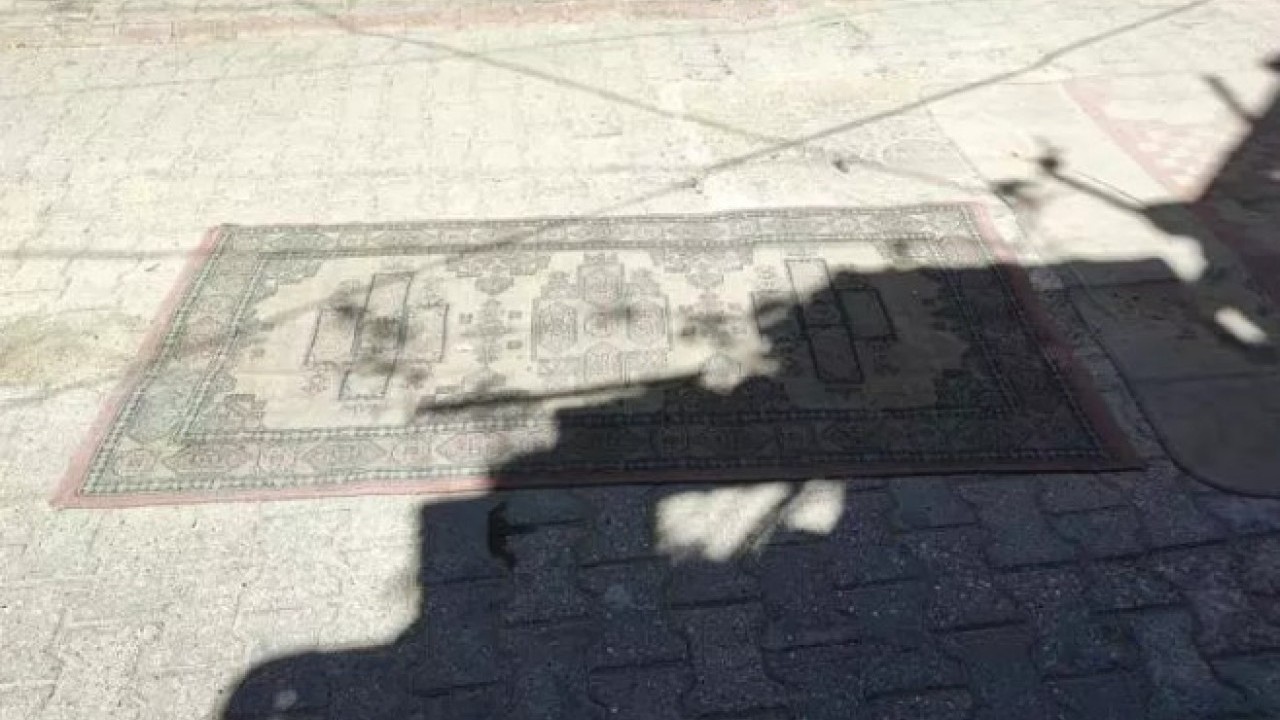 Foto - Adana Belediyesi'nin duyarsızlığı isyan ettirdi: Ayıbı halıyla kapattılar!