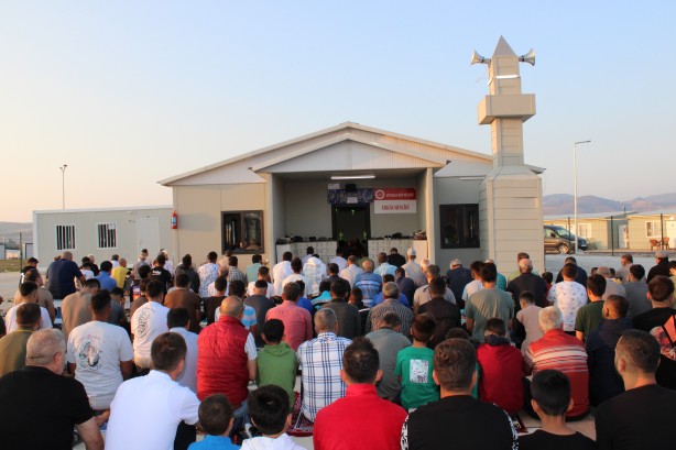 Foto - Adana, Mersin, Hatay ve Osmaniye'de Kurban Bayramı namazı kılındı