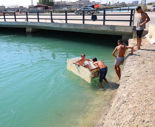 Foto - Adana sıcağına buzdolabıyla çözüm buldular