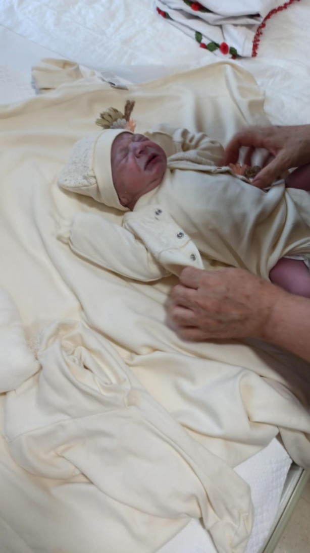 Foto - Adana'da akılalmaz olay! Bebeği öylece kundaklayıp annesine verdiler