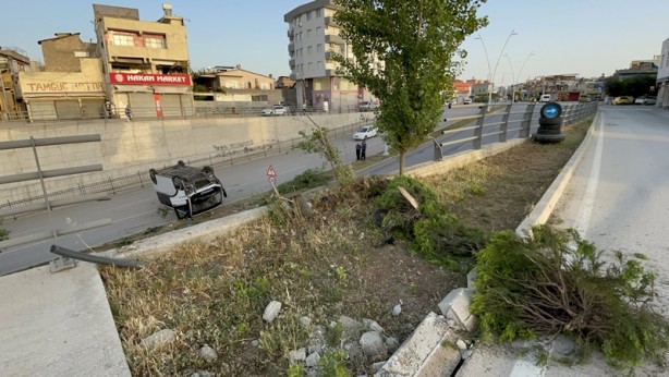 Adana'da alt geçide düşen dolmuşun sürücüsü ağır yaralandı