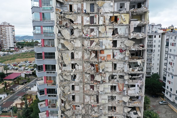 Foto - Adana'da arama kurtarma çalışmaları sürüyor! Depremin ardından Adana bu hale geldi
