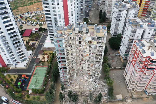 Foto - Adana'da arama kurtarma çalışmaları sürüyor! Depremin ardından Adana bu hale geldi
