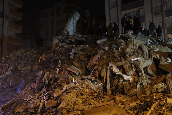 Foto - Adana'da arama kurtarma çalışmaları sürüyor! Depremin ardından Adana bu hale geldi