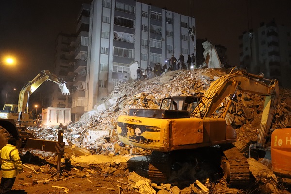 Foto - Adana'da arama kurtarma çalışmaları sürüyor! Depremin ardından Adana bu hale geldi
