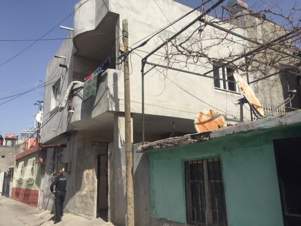 Foto - Adana'da bir kişi evinde ölü halde bulundu