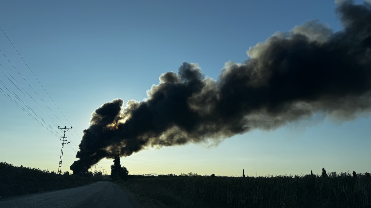 Foto - Adana'da büyük yangın! Dumanlar tüm kentten görünüyor
