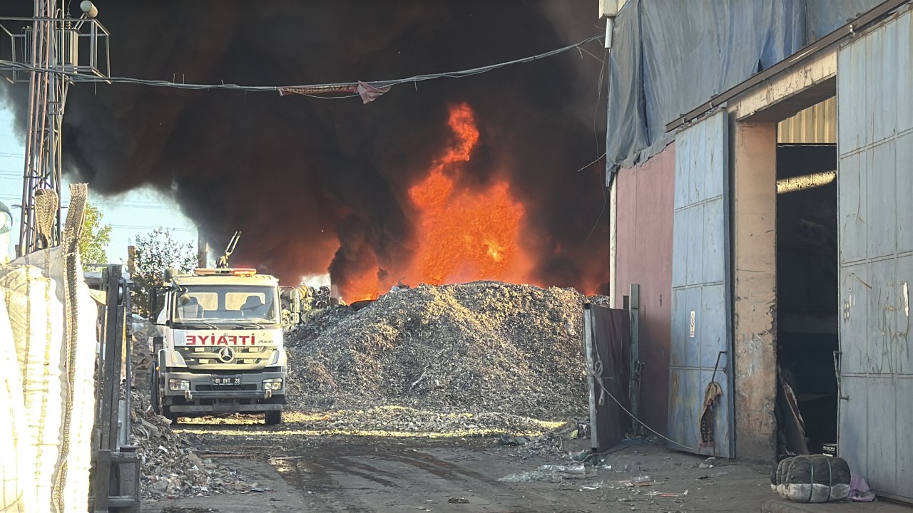Foto - Adana'da büyük yangın! Dumanlar tüm kentten görünüyor