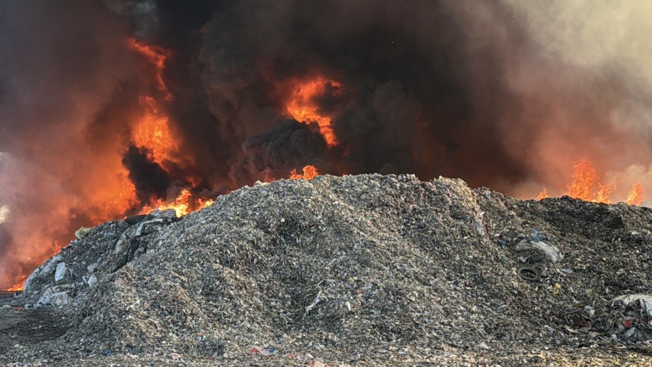 Foto - Adana'da büyük yangın! Dumanlar tüm kentten görünüyor