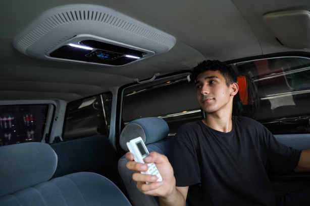 Adana’da daha neler göreceğiz! Klimasız araçlara 'Ev tipi' klima takıldı