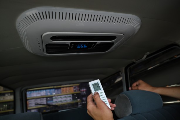 Foto - Adana’da daha neler göreceğiz! Klimasız araçlara 'Ev tipi' klima takıldı