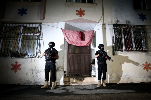 Foto - Adana'da DEAŞ soruşturmasında 7 şüpheliye yönelik operasyon yapıldı