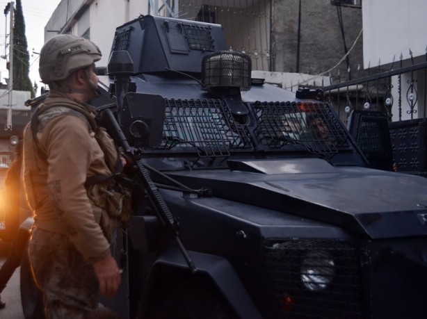Foto - Adana'da DEAŞ'a yönelik şafak operasyonu: Çok sayıda gözaltı var