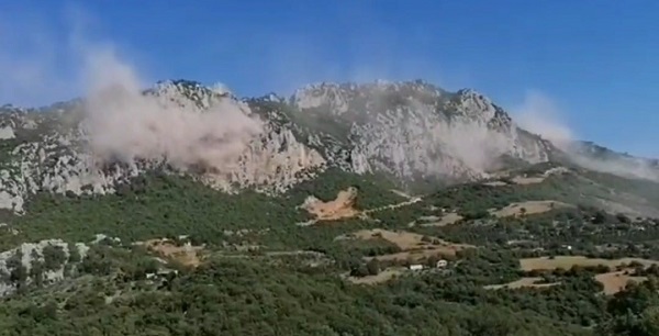 Foto - Adana'da deprem! Kayalar yerlerinden koptu