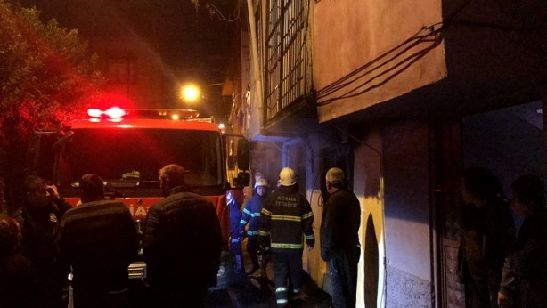 Foto - Adana'da evde çıkan yangında bir kişi yaralandı