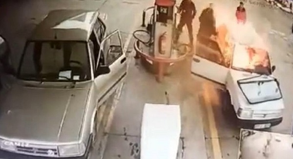 Foto - Adana'da faciadan dönüldü! Yakıt alırken bomba gibi patladı